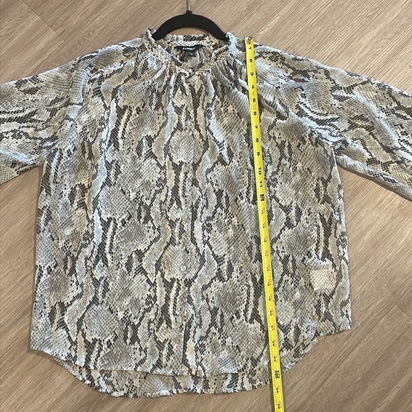 Express Women’s Tunic Medium Grey Snake Animal Print Semi Sheer Mesh Classic - Picture 12 of 13